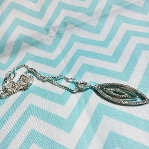 Leaf shaped pendant necklace